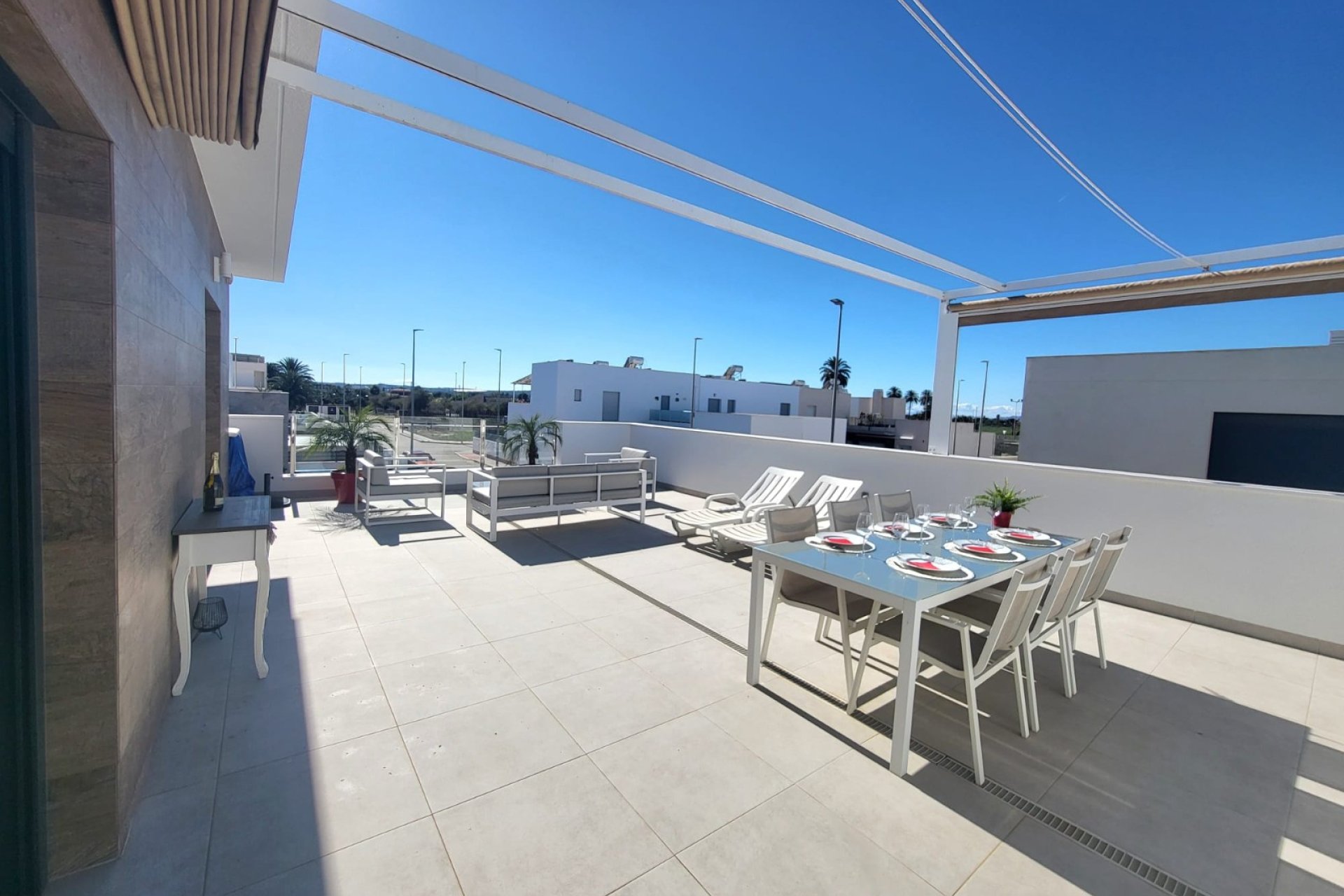 Moderne hoekwoning met privézwembad en solarium in Daya Vieja, Costa Blanca