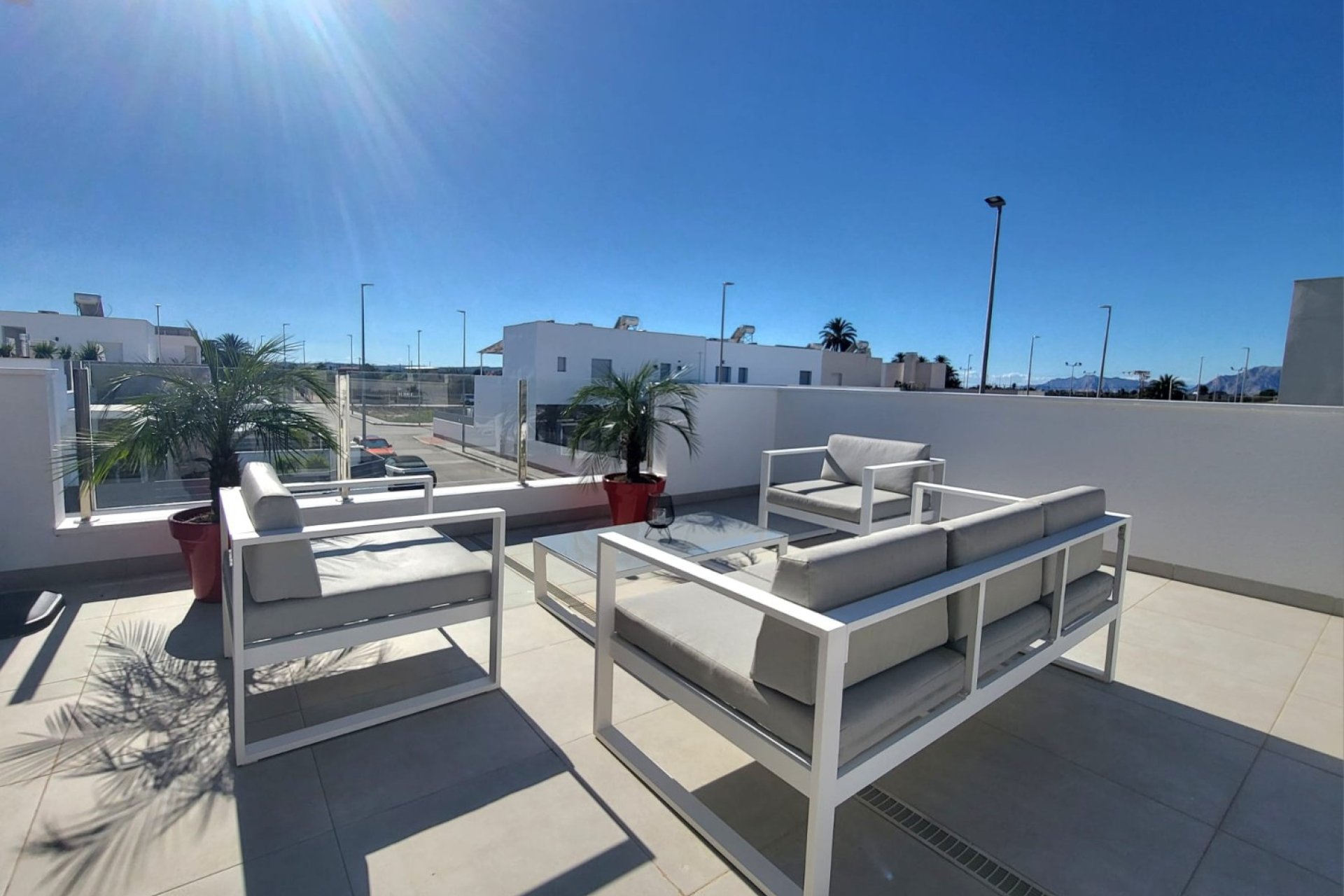 Moderne hoekwoning met privézwembad en solarium in Daya Vieja, Costa Blanca
