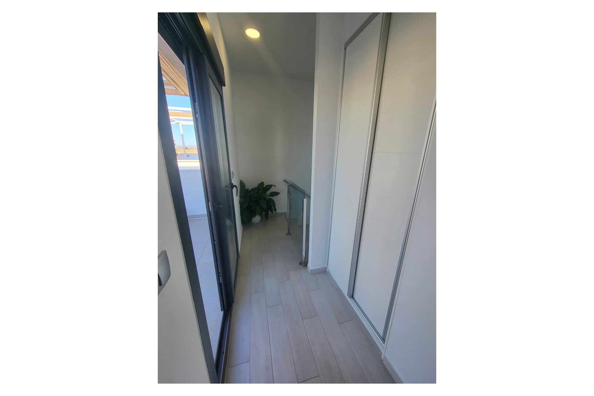 Moderne hoekwoning met privézwembad en solarium in Daya Vieja, Costa Blanca