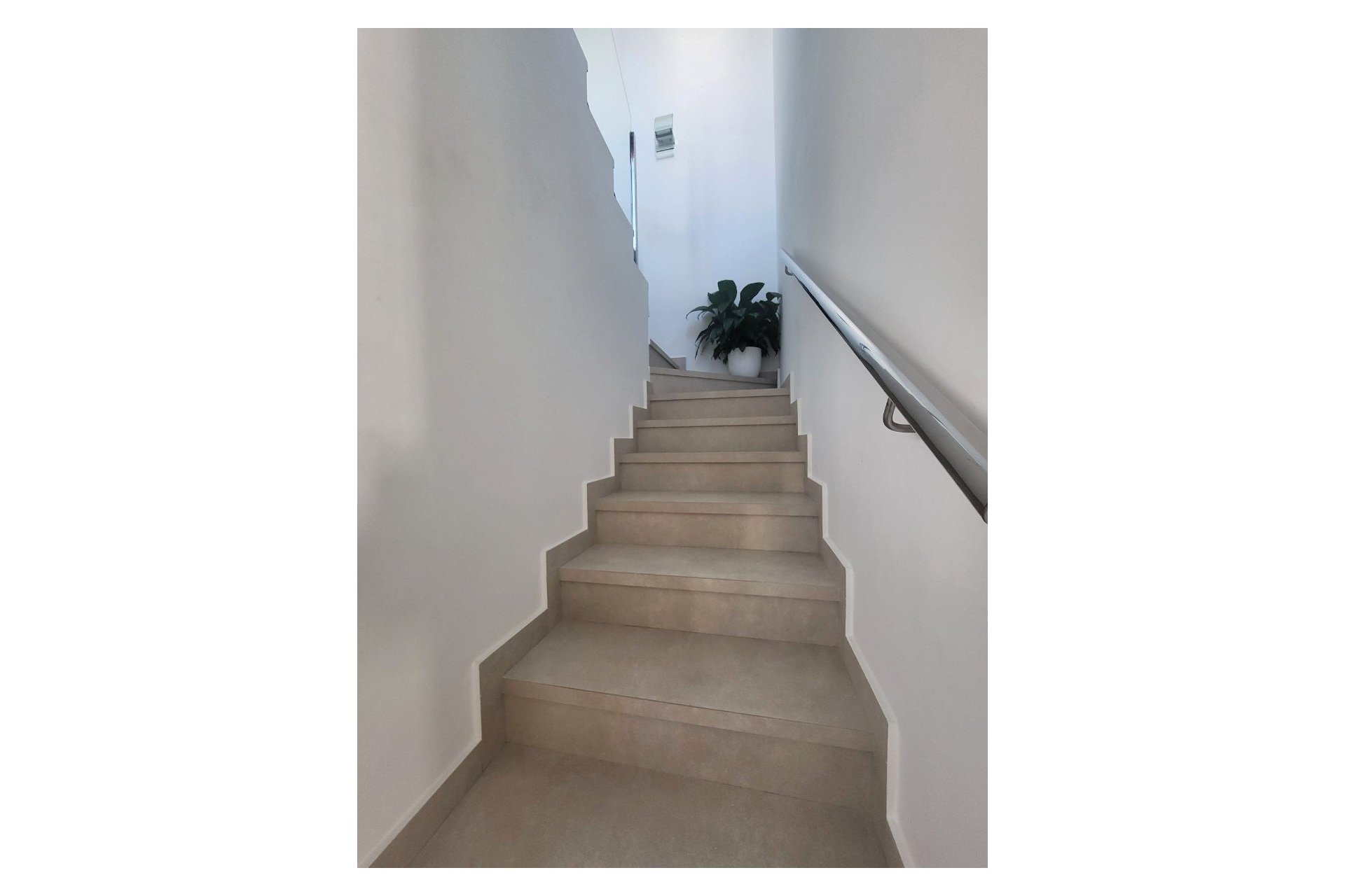 Moderne hoekwoning met privézwembad en solarium in Daya Vieja, Costa Blanca