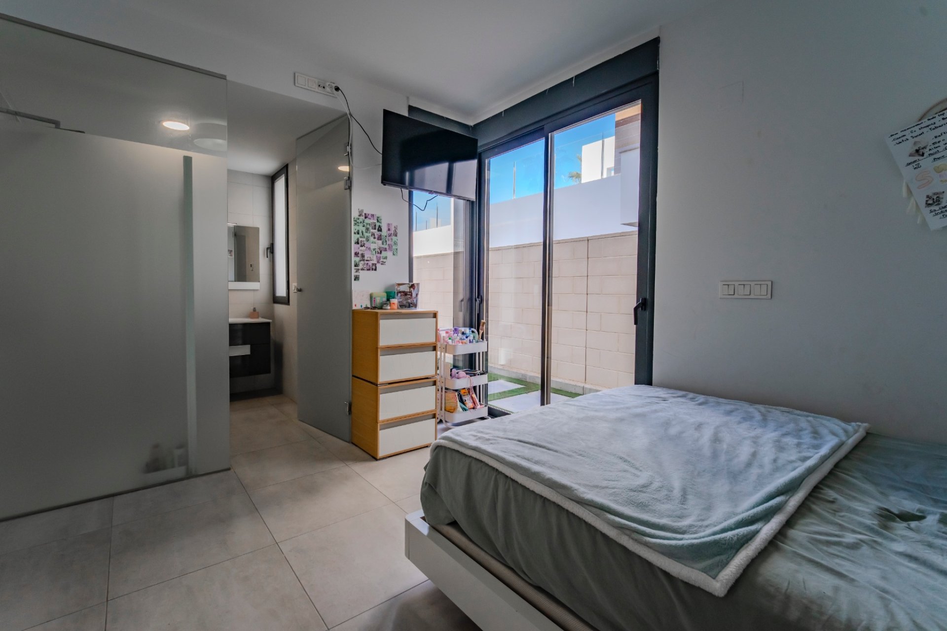 Moderne luxe villa met privézwembad en solarium te koop in Benijófar