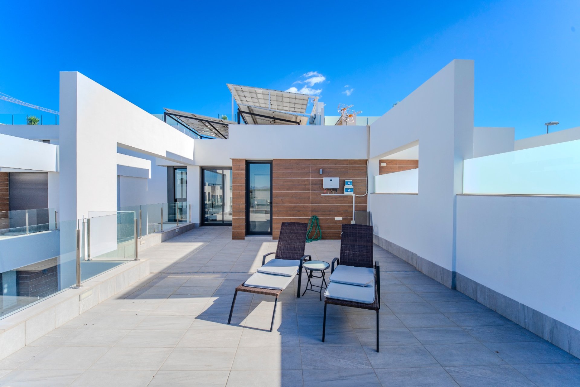 Moderne luxe villa met privézwembad en solarium te koop in Benijófar