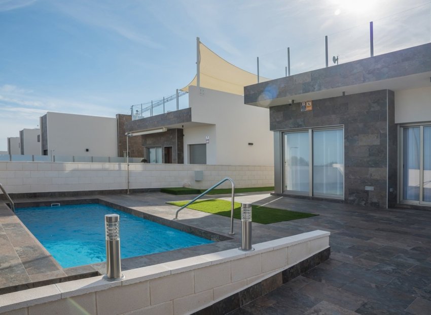 Moderne villa dicht bij de exclusieve Villamartín-golfbaan