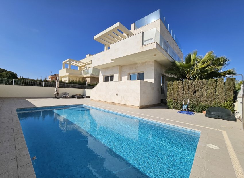 Moderne villa met 5 slaapkamers, zeezicht in Orihuela Costa