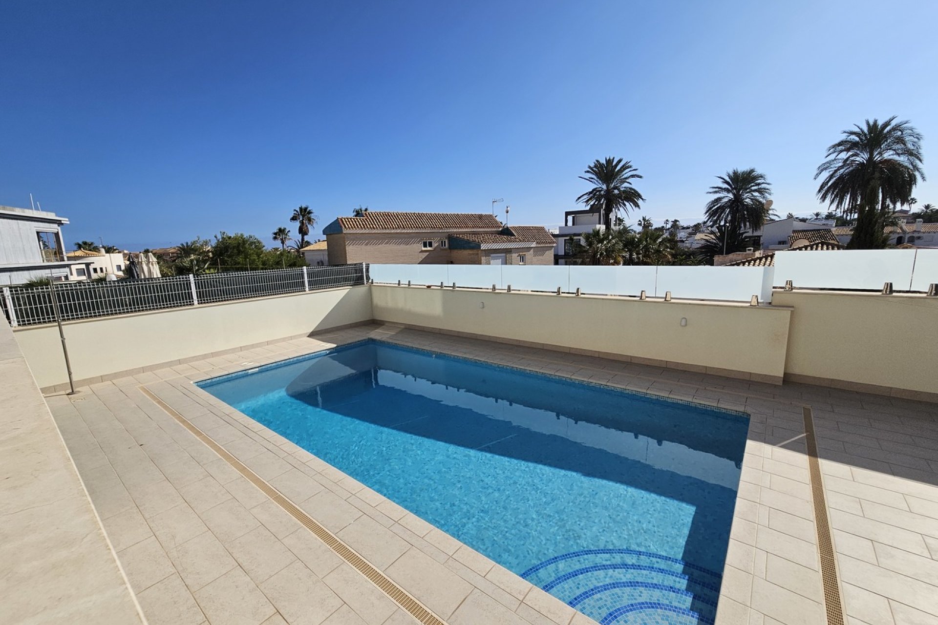 Moderne villa met 5 slaapkamers, zeezicht in Orihuela Costa