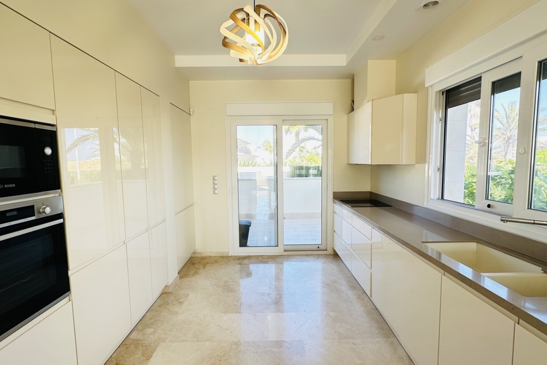 Moderne villa met 5 slaapkamers, zeezicht in Orihuela Costa
