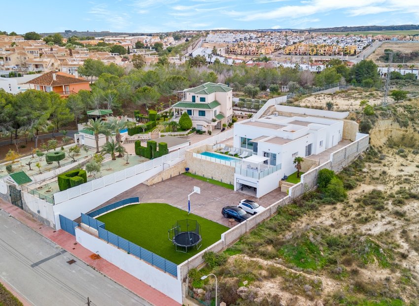 Moderne villa met privézwembad, uitzicht & luxe afwerking in Algorfa, Alicante