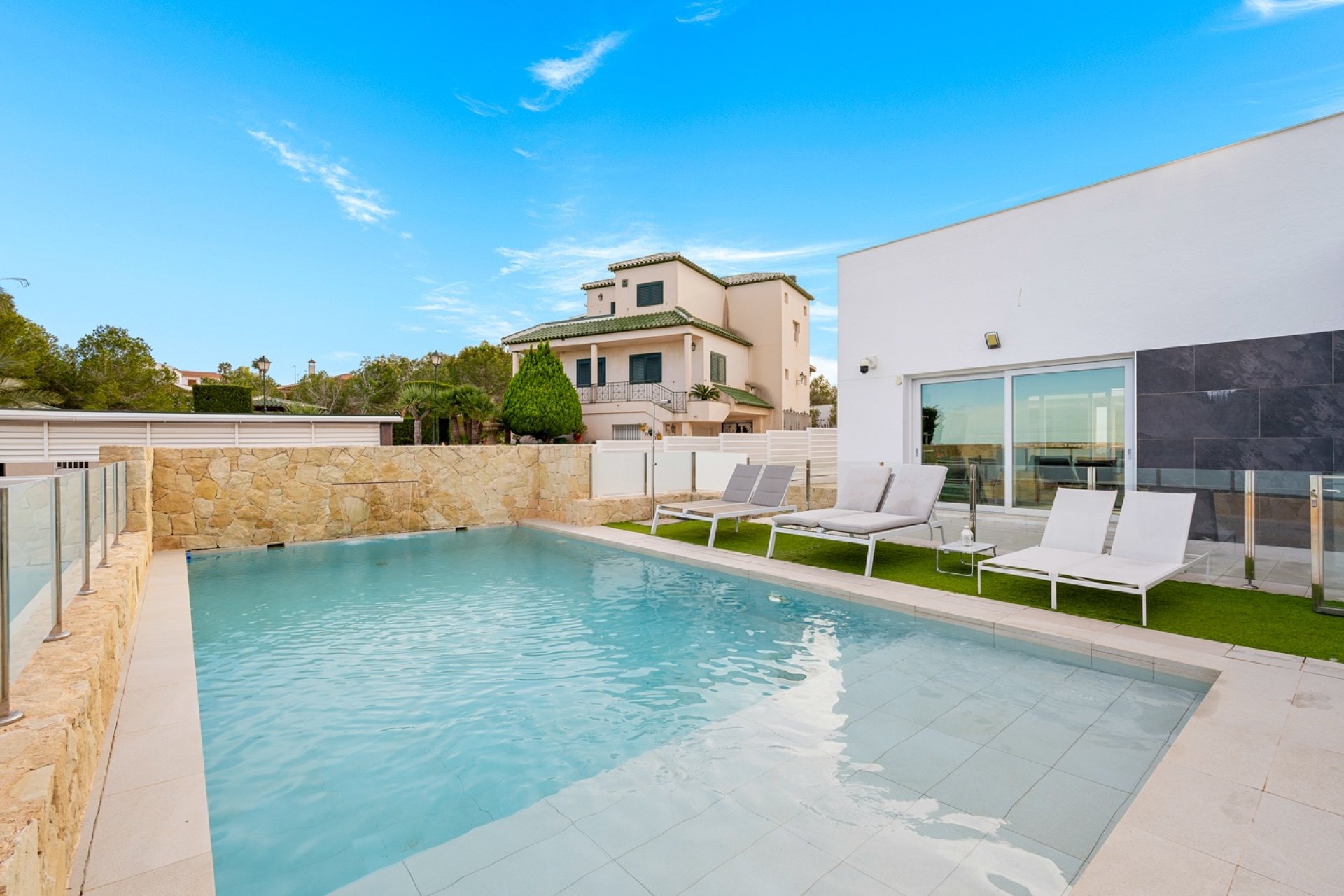 Moderne villa met privézwembad, uitzicht & luxe afwerking in Algorfa, Alicante