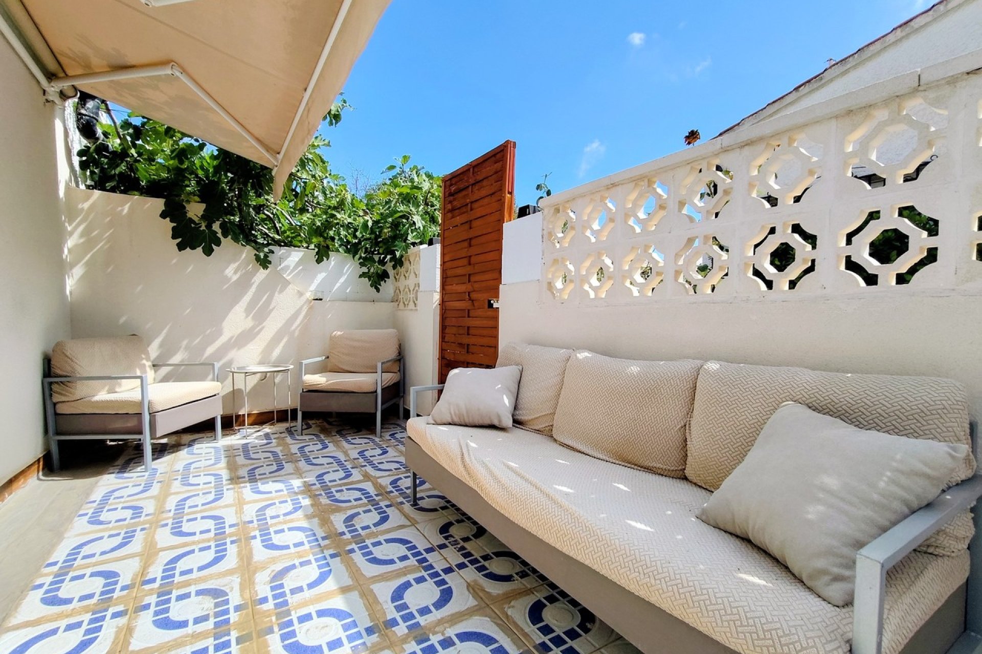 Modernly renovated bungalow with a rooftop terrace in Torrevieja