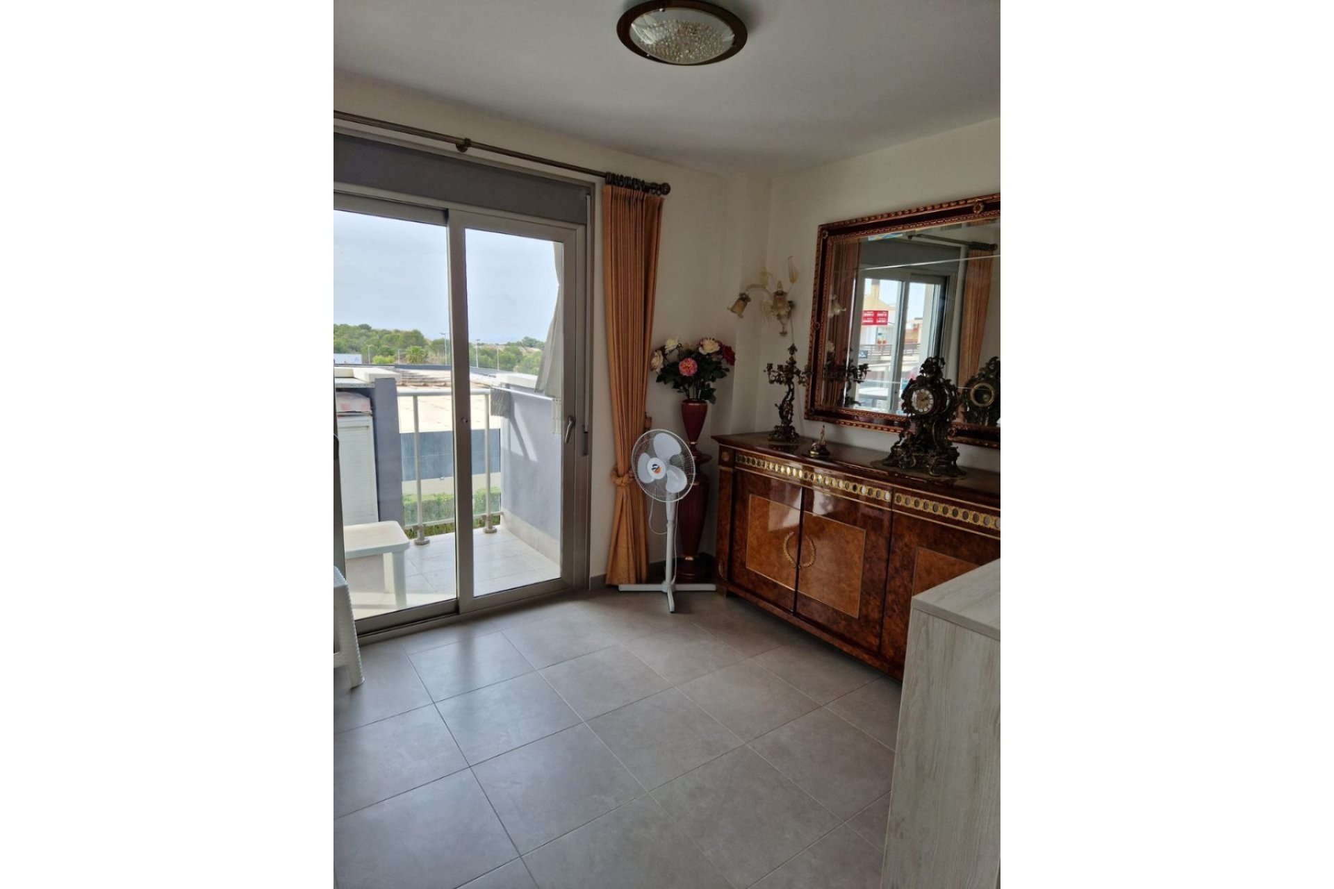 Moderno Apartamento con Terraza en Venta en Villacosta, Orihuela Costa