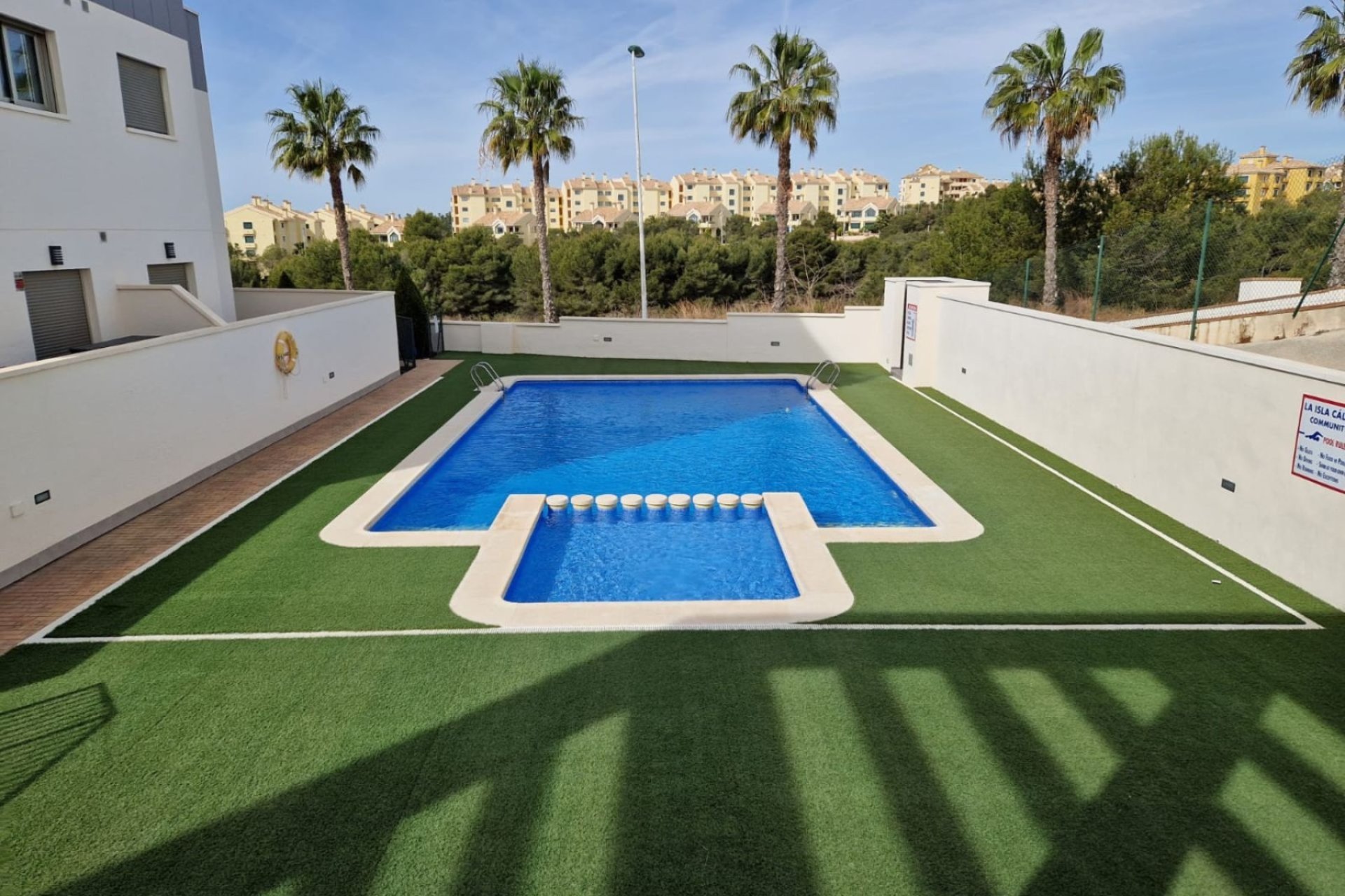 Moderno Apartamento con Terraza en Venta en Villacosta, Orihuela Costa