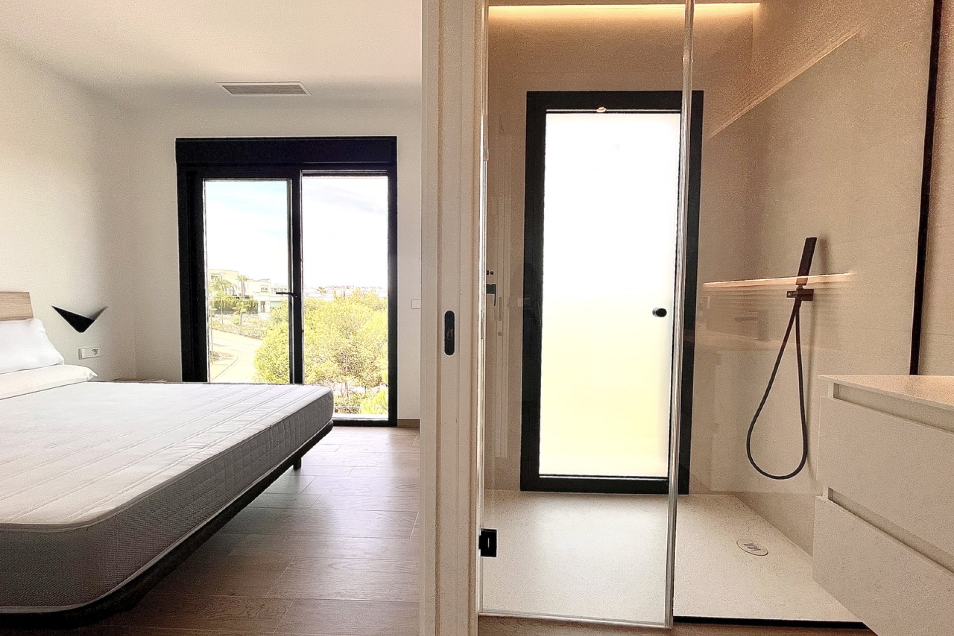 Moderno apartamento con vistas al mar y piscina en Campoamor