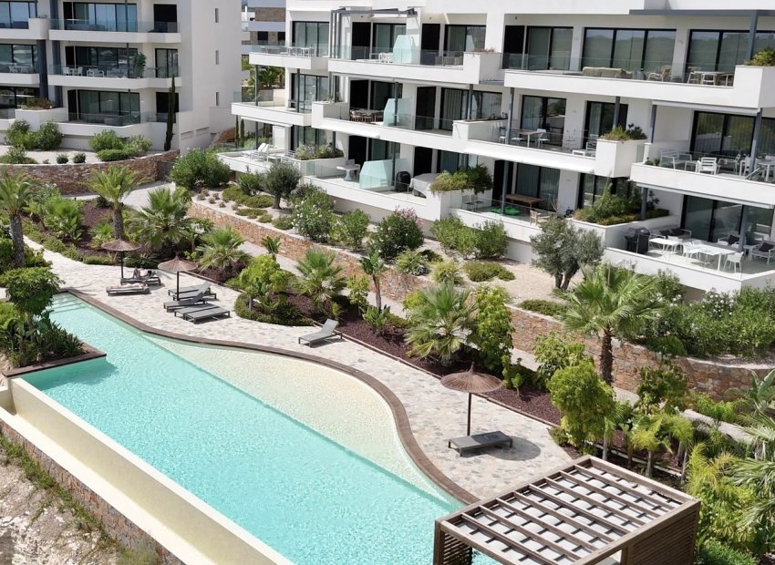 Moderno apartamento con vistas al mar y piscina en Campoamor