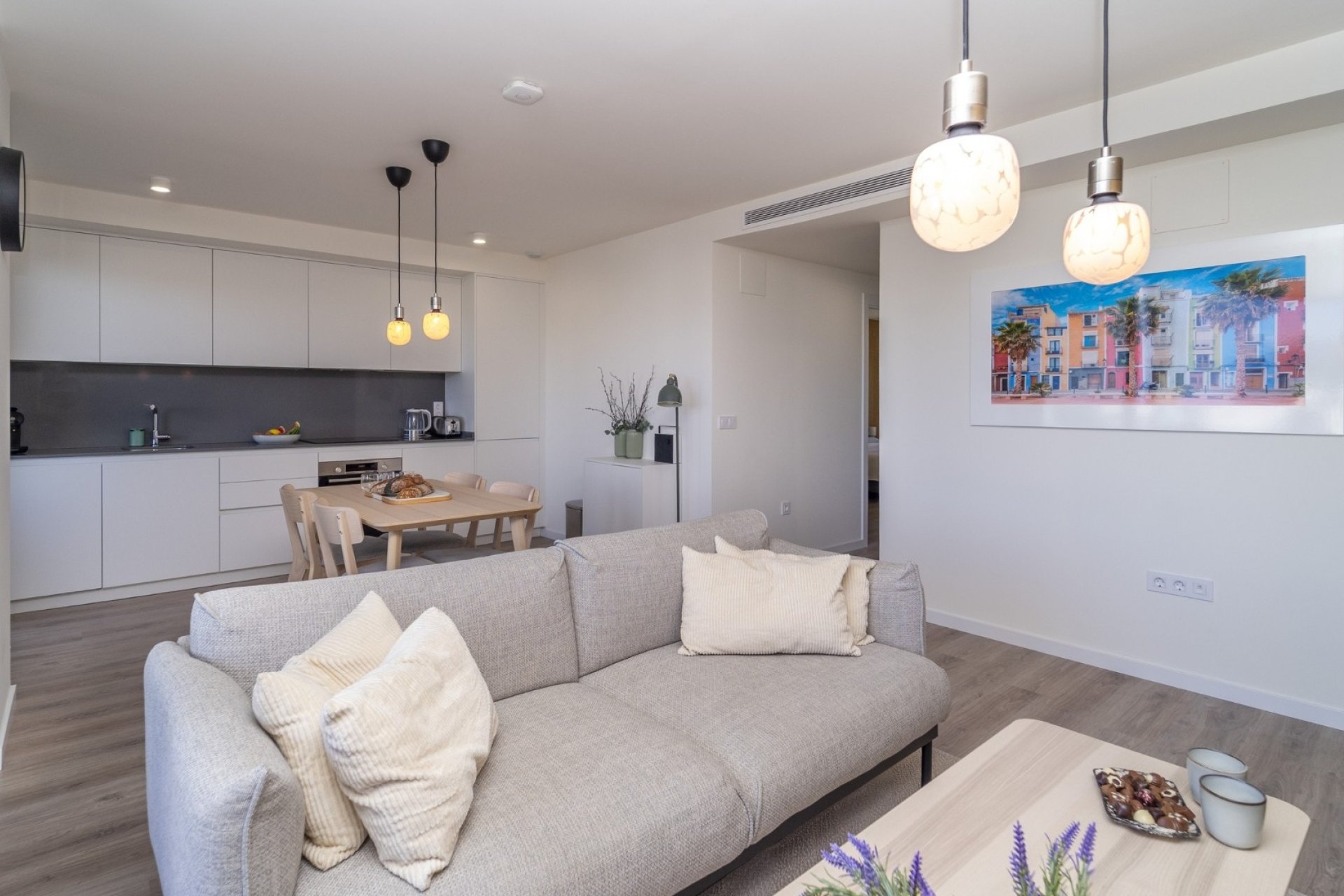 Moderno apartamento en planta baja en Finestrat con terraza, 2 dormitorios y piscina