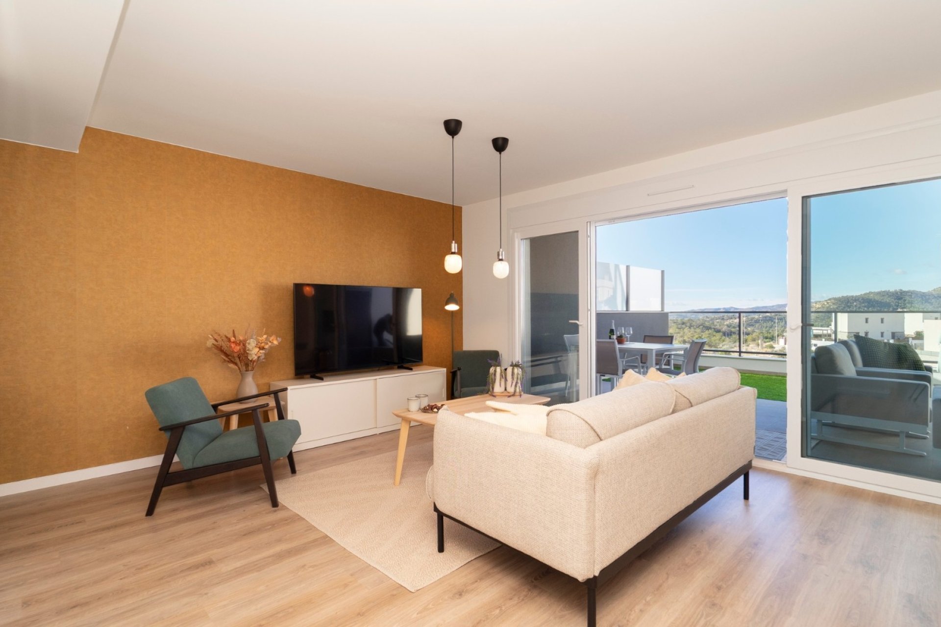 Moderno apartamento en planta baja en Finestrat con terraza, 2 dormitorios y piscina