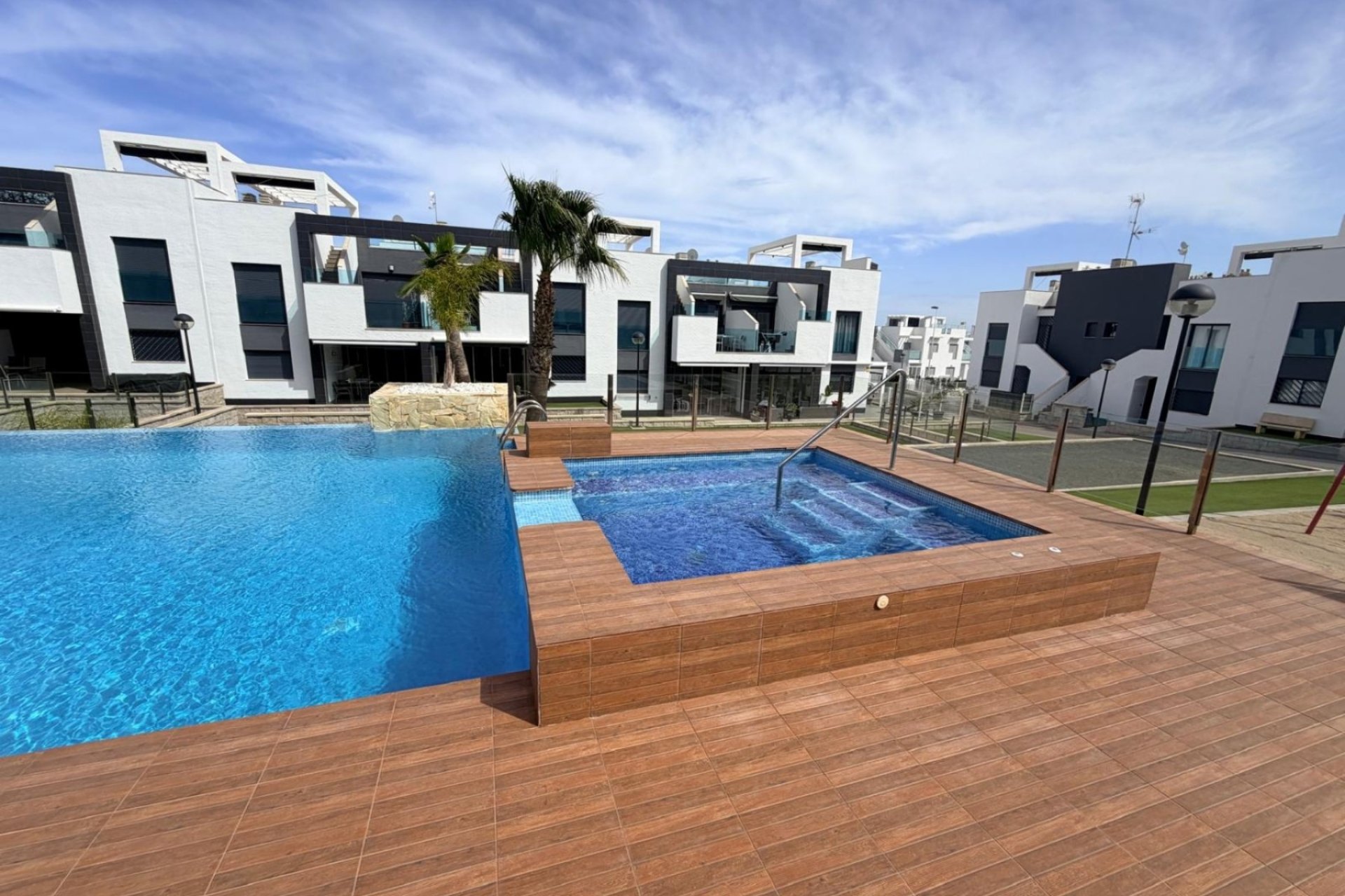 Moderno piso en planta baja en Punta Prima, Torrevieja