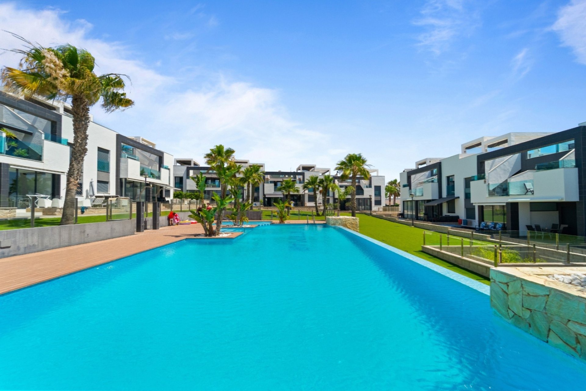 Moderno piso en planta baja en Punta Prima, Torrevieja
