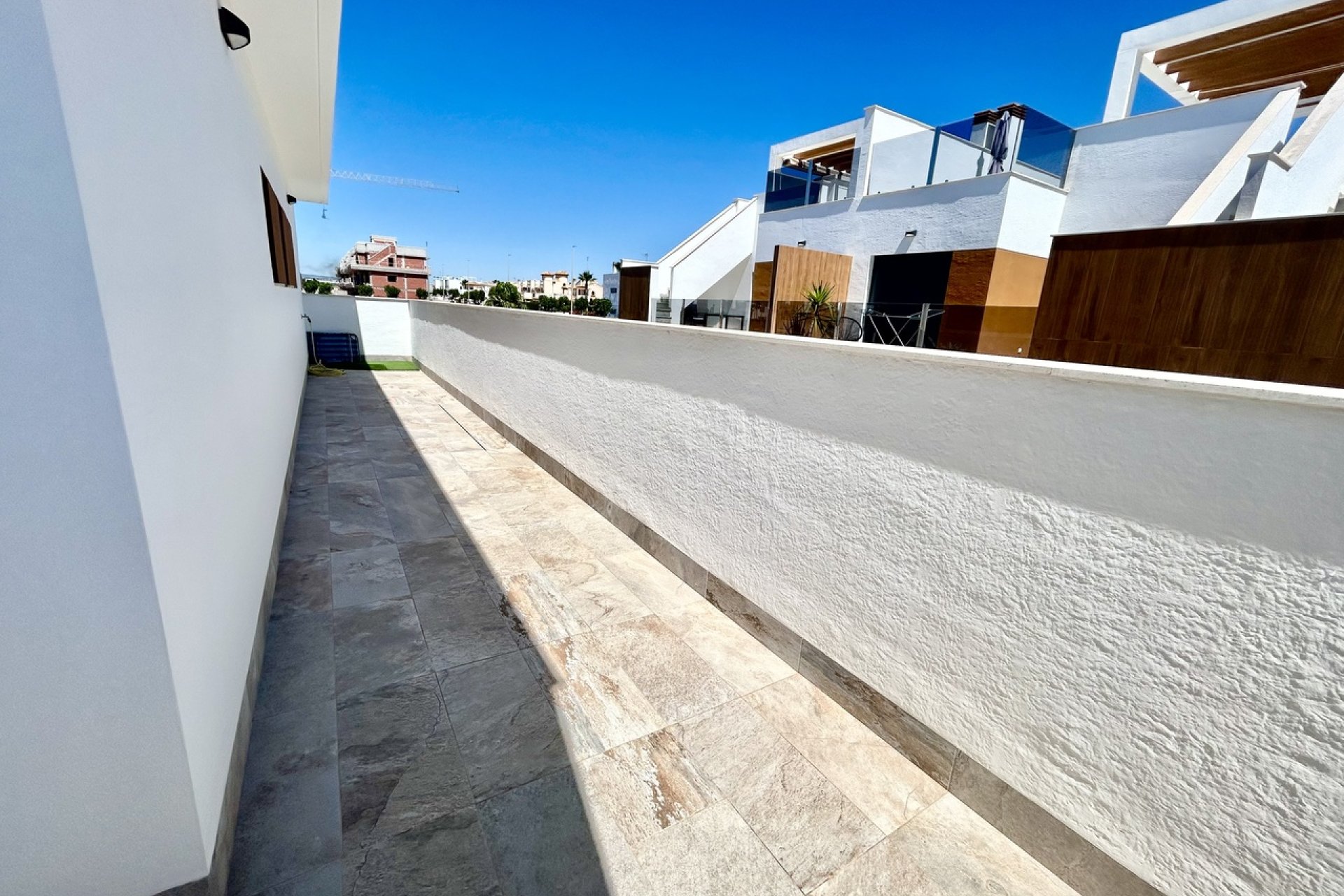 Moderno piso esquinero con vistas al mar en Pilar de la Horadada