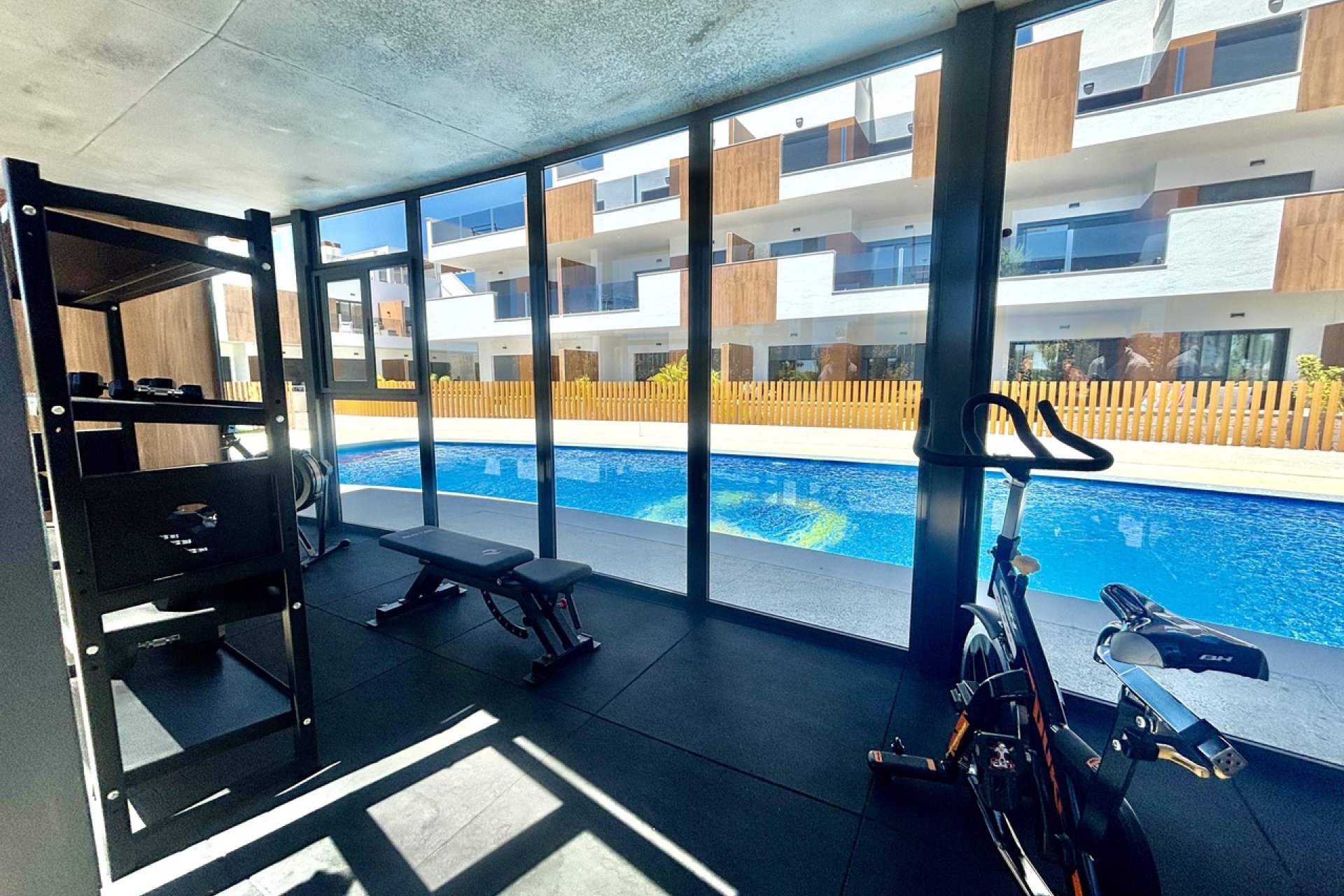 Moderno piso esquinero con vistas al mar en Pilar de la Horadada