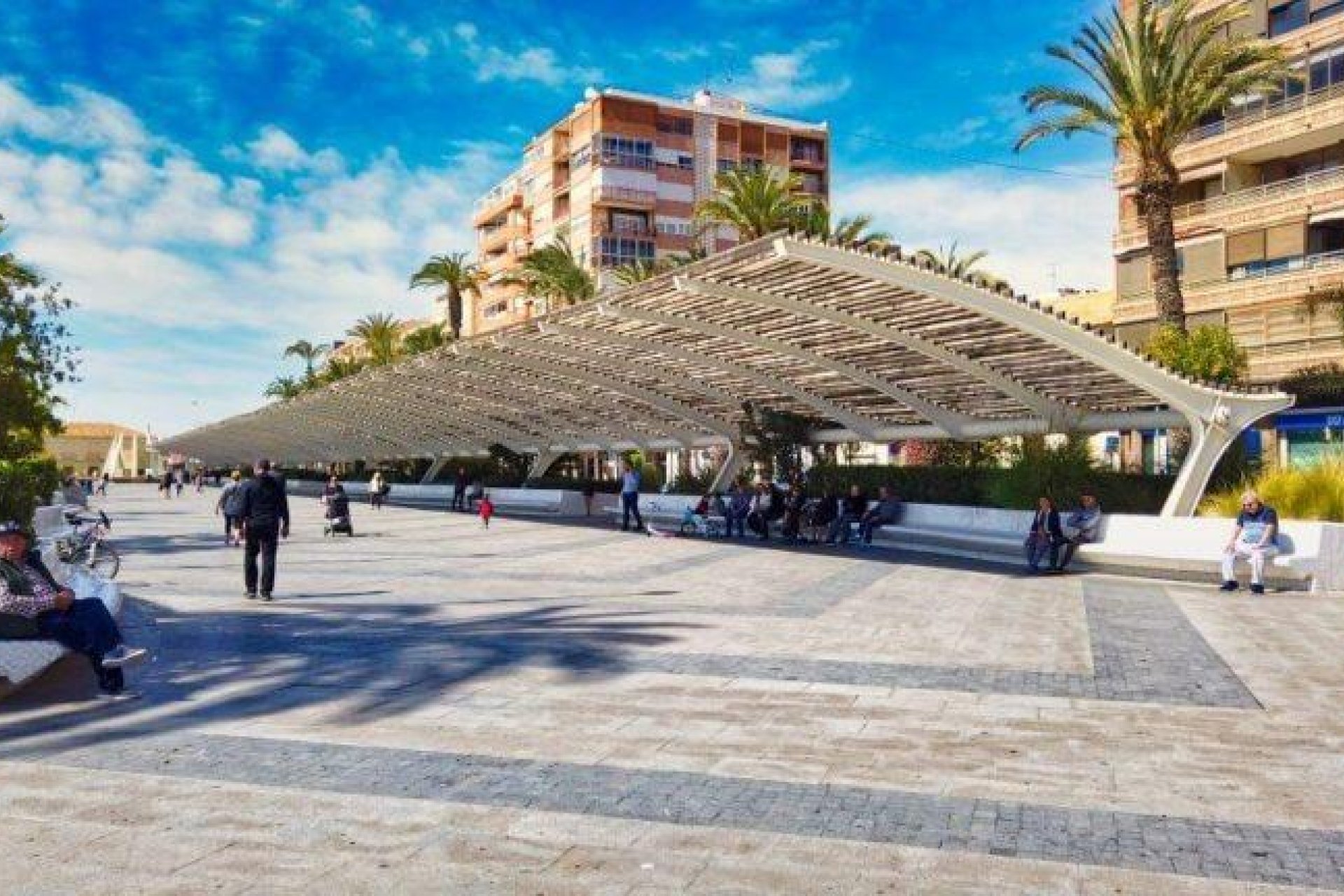 Modernos Apartamentos y Áticos de Nueva Construcción en Torrevieja