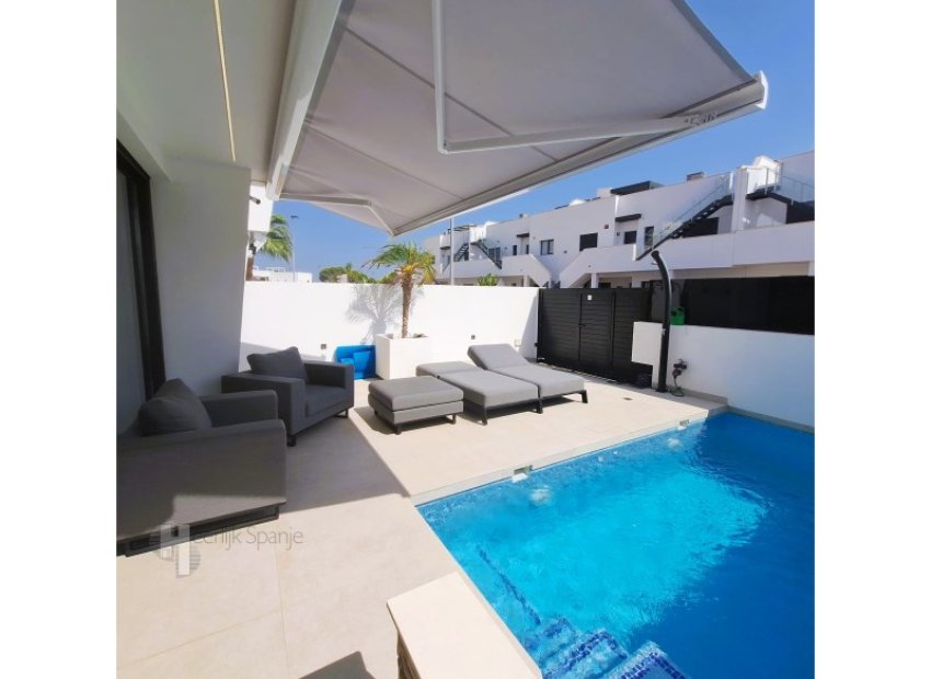Move-in-ready villa with private pool and rooftop terrace near the beach in San Javier