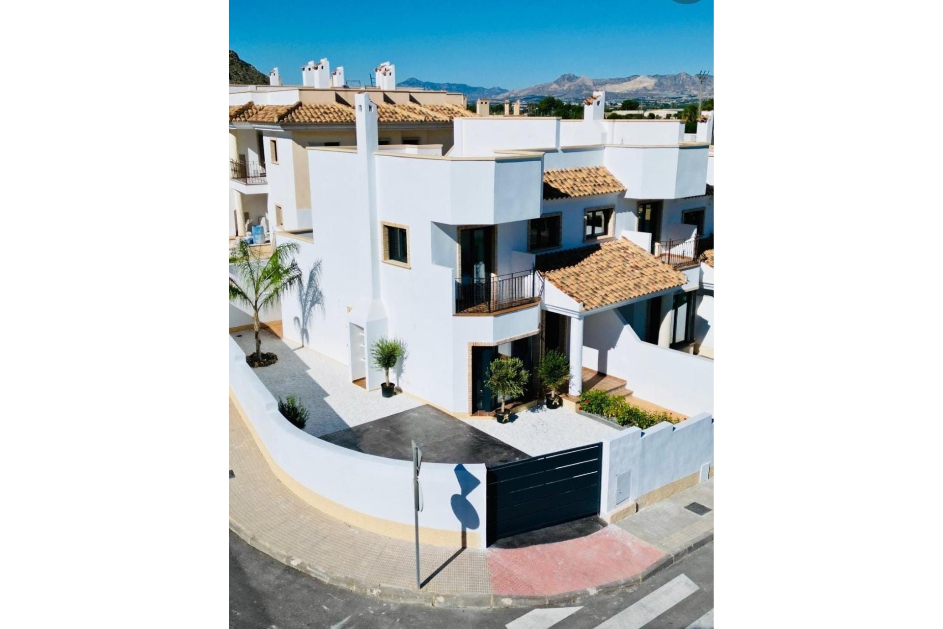 Obra nueva - Casa Adosada -
Cox