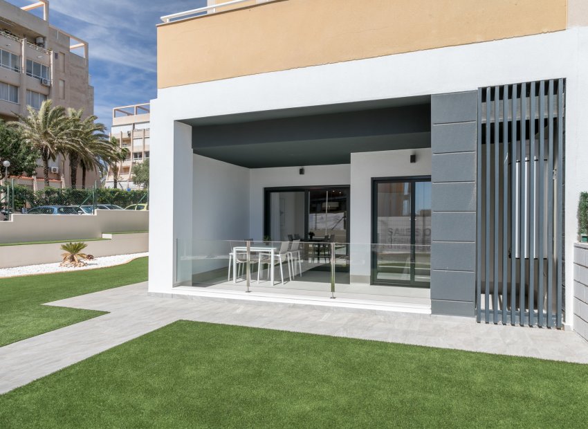 Obra nueva - Piso - Planta baja -
Torrevieja