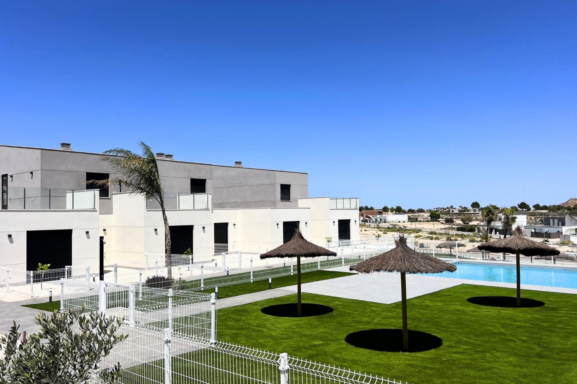 Obra nueva - Town House -
Baños y Mendigo - Altaona Golf And Country Village