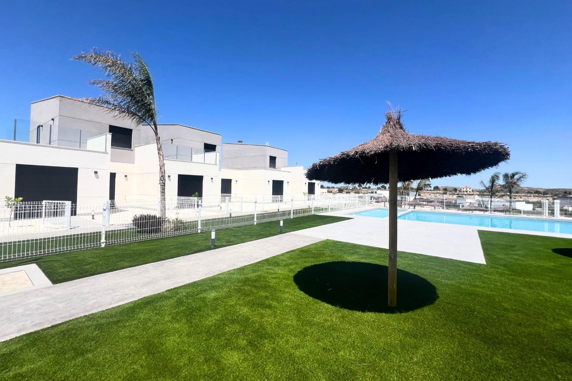 Obra nueva - Town House -
Baños y Mendigo - Altaona Golf And Country Village