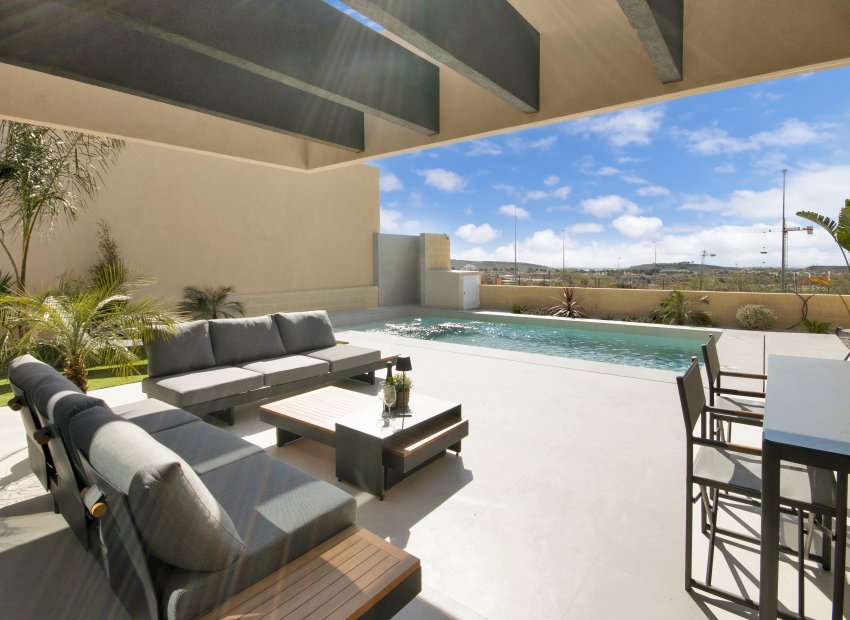 Obra nueva - Villa -
Baños y Mendigo