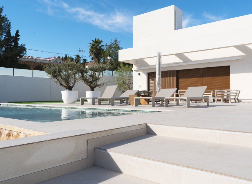 Obra nueva - Villa -
Benejúzar