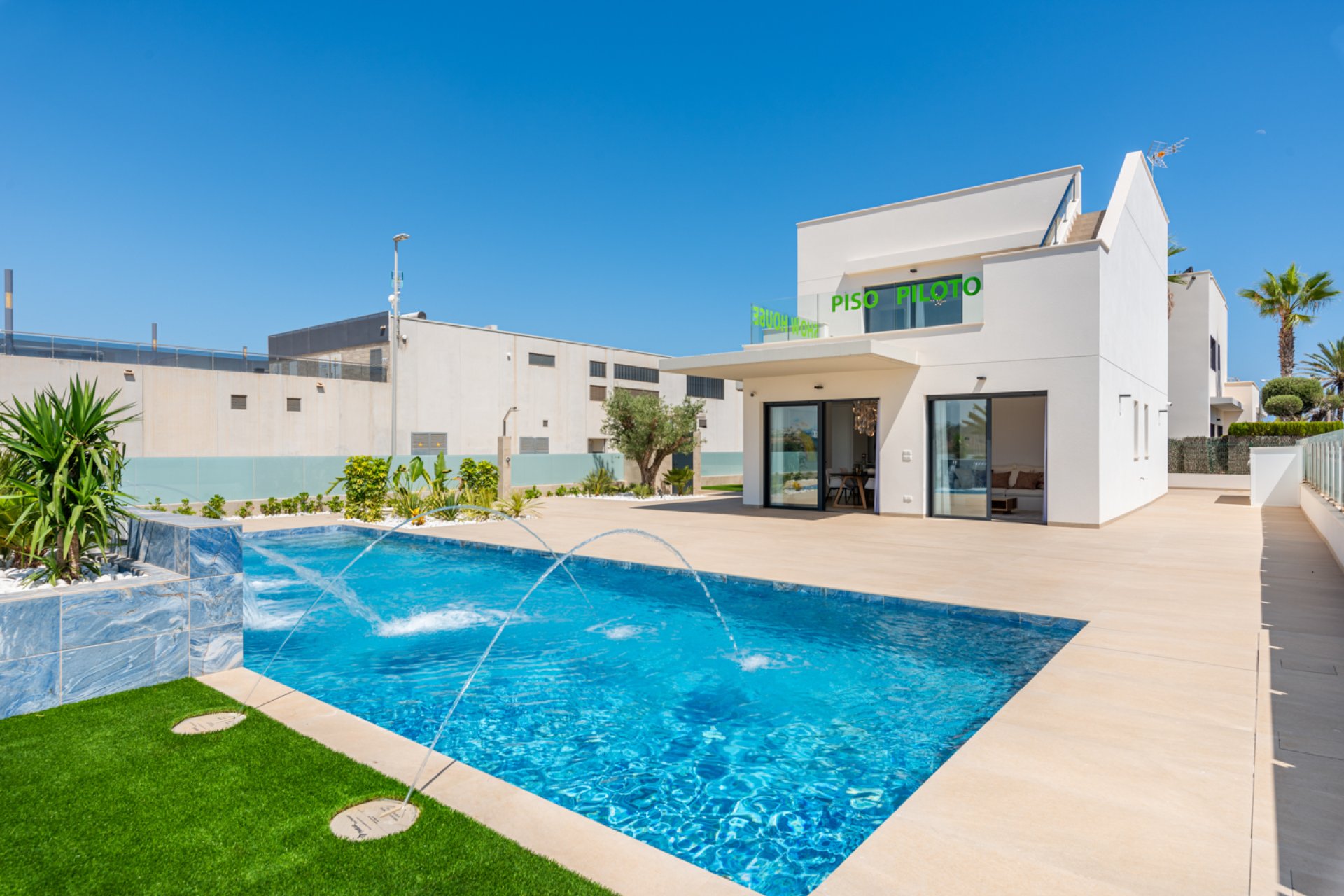 Obra nueva - Villa -
Dehesa De Campoamor