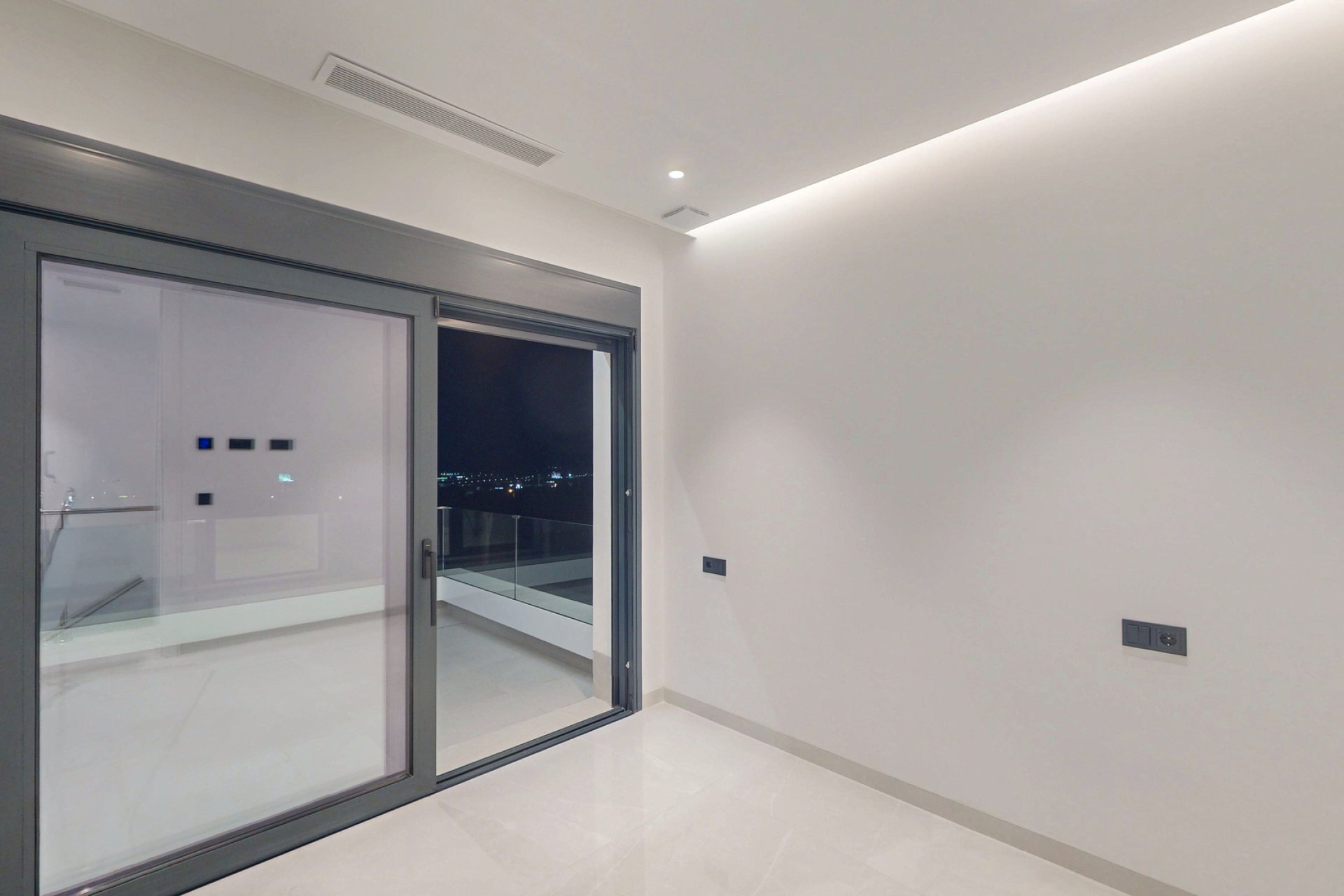 Obra nueva - Villa -
Finestrat