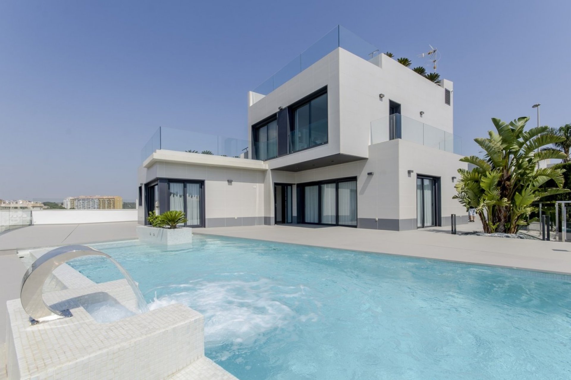 Obra nueva - Villa -
Orihuela Costa - Campoamor