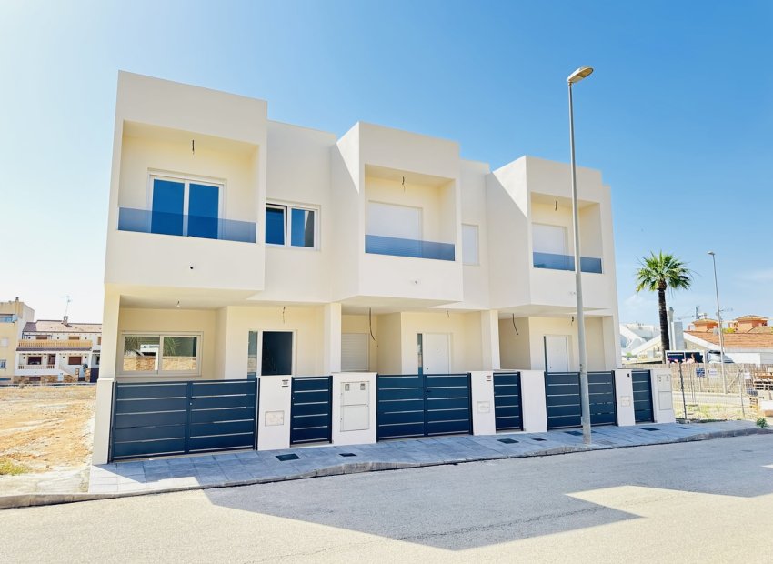 Obra nueva - Villa -
Pilar de la Horadada