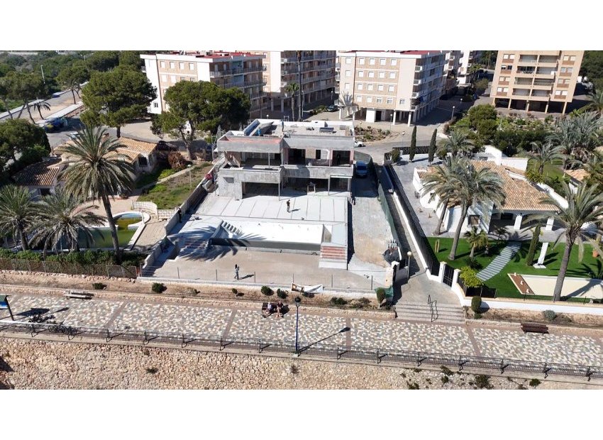 Obra nueva - Villa -
Torrevieja - Punta Prima