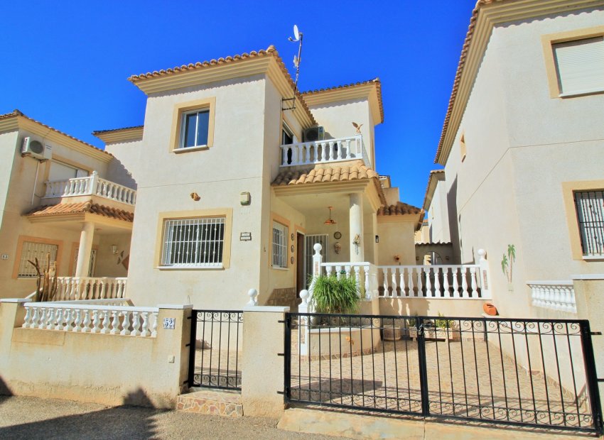 Orihuela Costa: luxury villa with private pool and close to beach