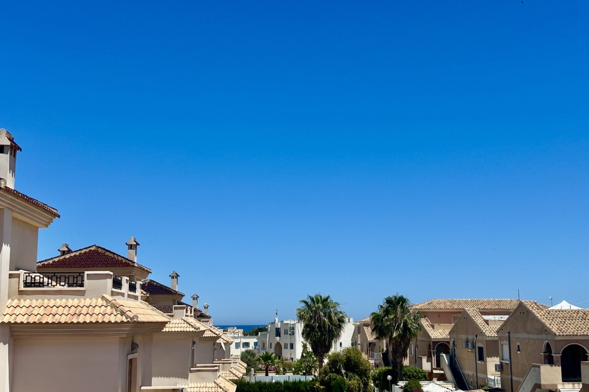 Penthouse La Zenia met zeezicht en terras en zwembad