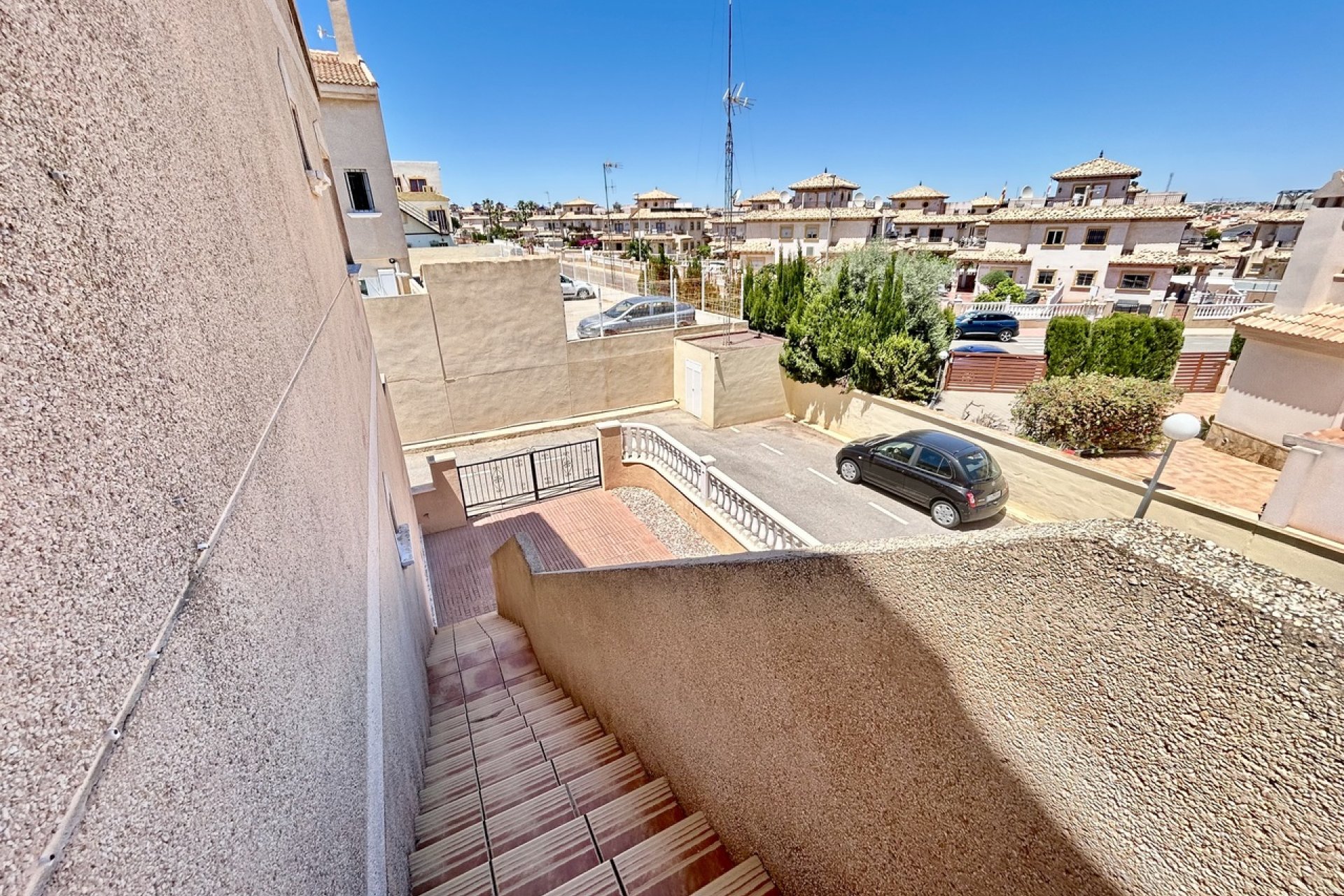 Penthouse La Zenia met zeezicht en terras en zwembad