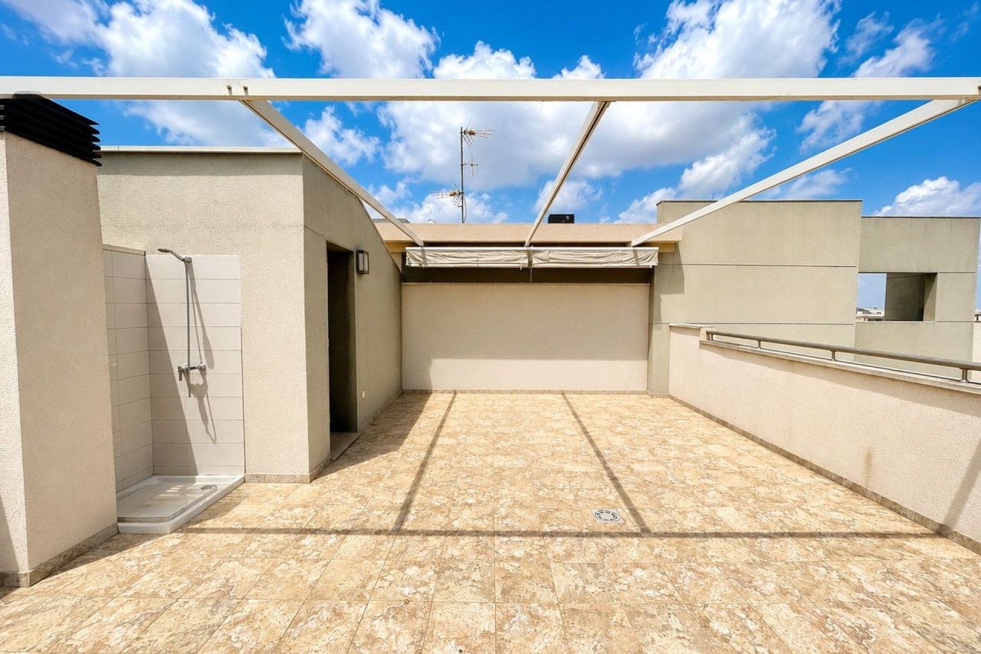 Penthouse with ocean views and a rooftop terrace in Orihuela Costa