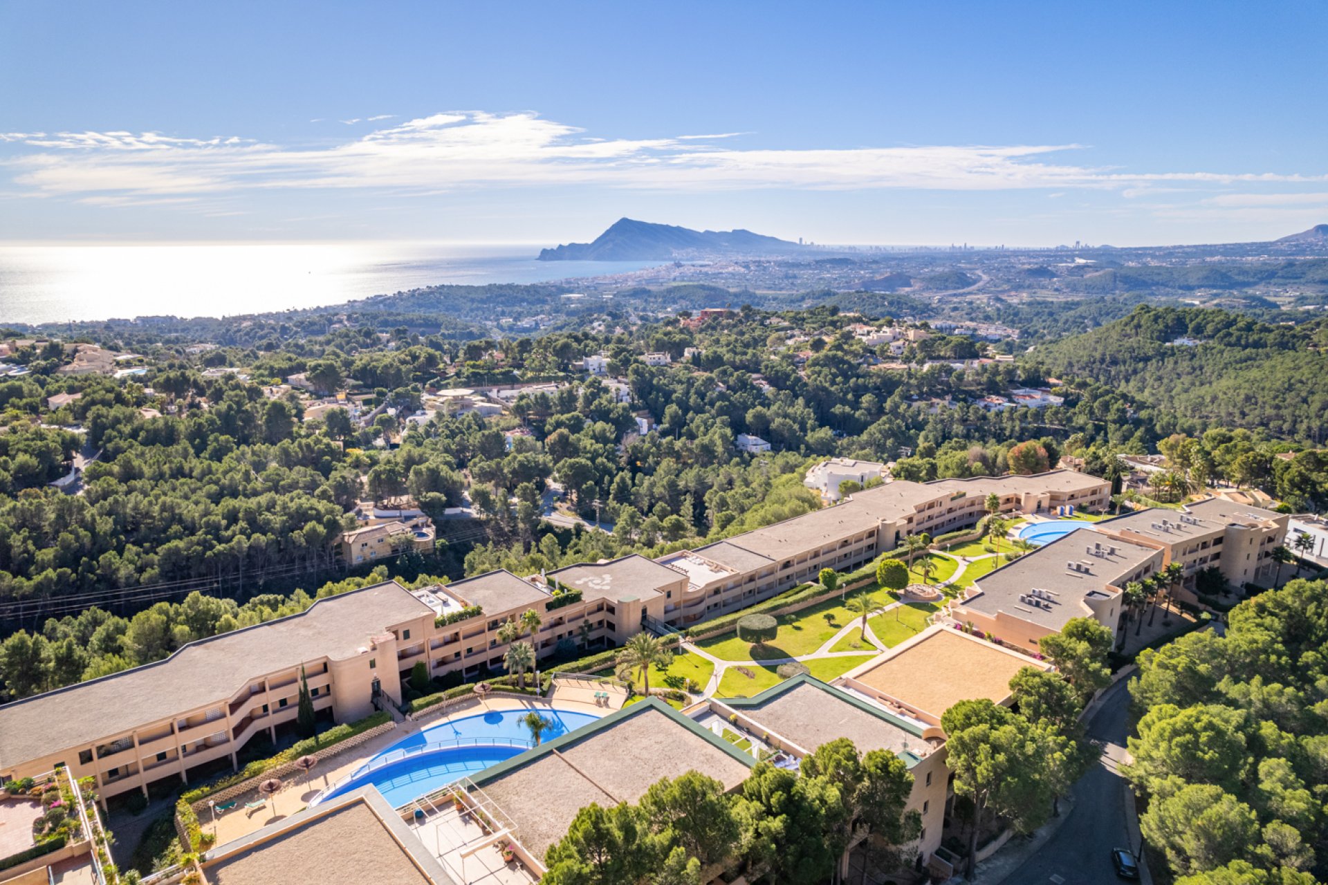 Piso de lujo en Altea con 2 dormitorios, piscina y balcón