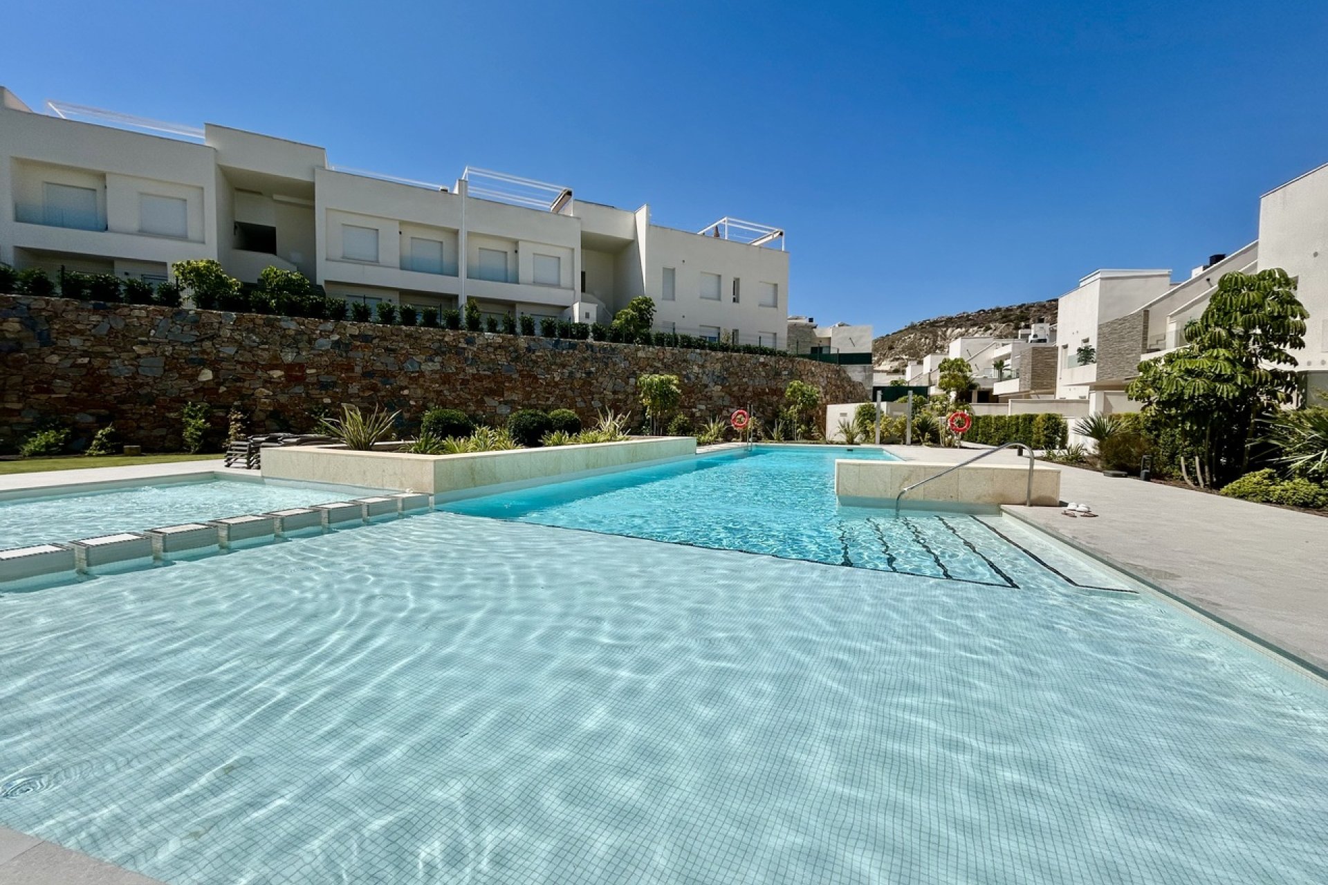 Piso en planta baja en La Finca Golf con jardín privado