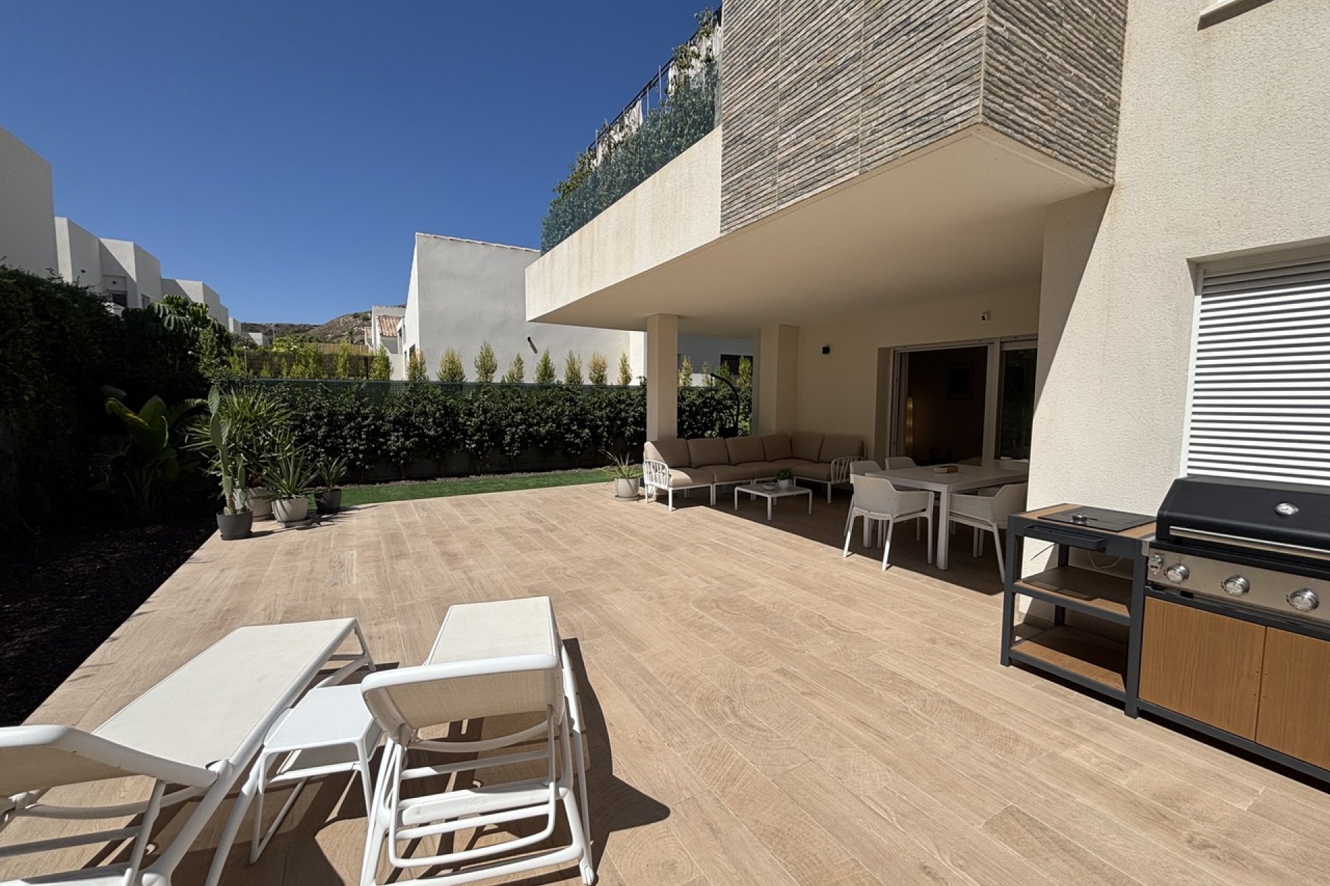 Piso en planta baja en La Finca Golf con jardín privado
