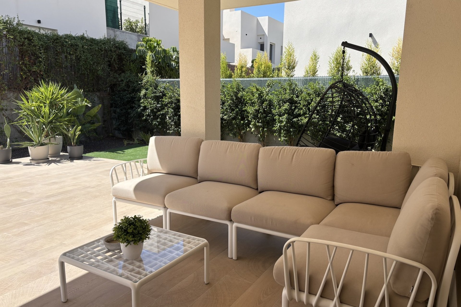 Piso en planta baja en La Finca Golf con jardín privado