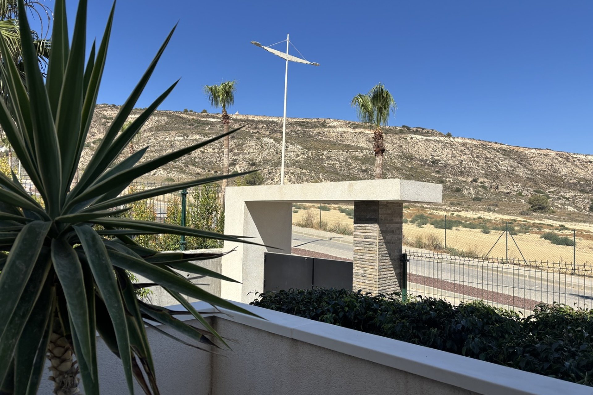 Piso en planta baja en La Finca Golf con jardín privado