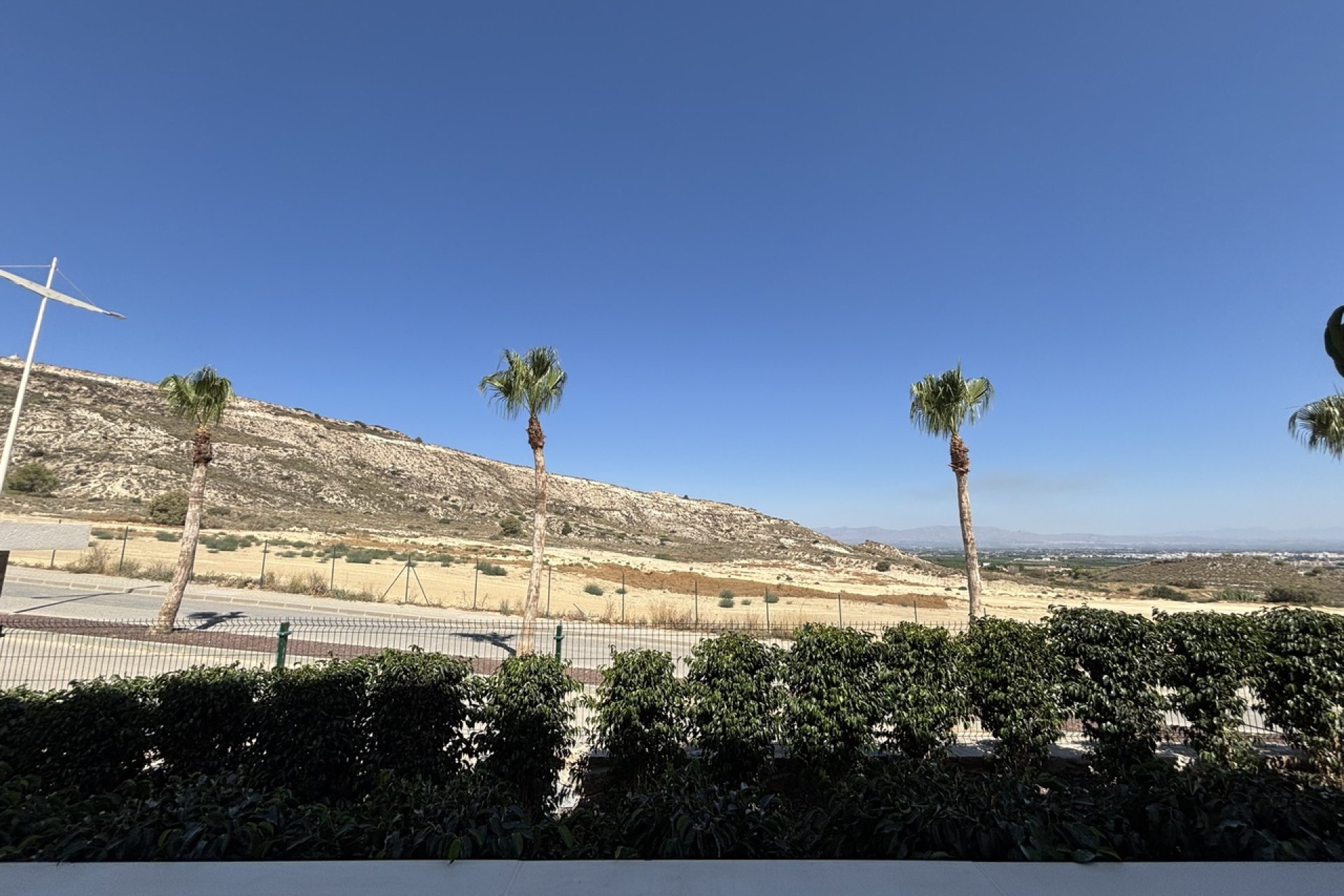 Piso en planta baja en La Finca Golf con jardín privado