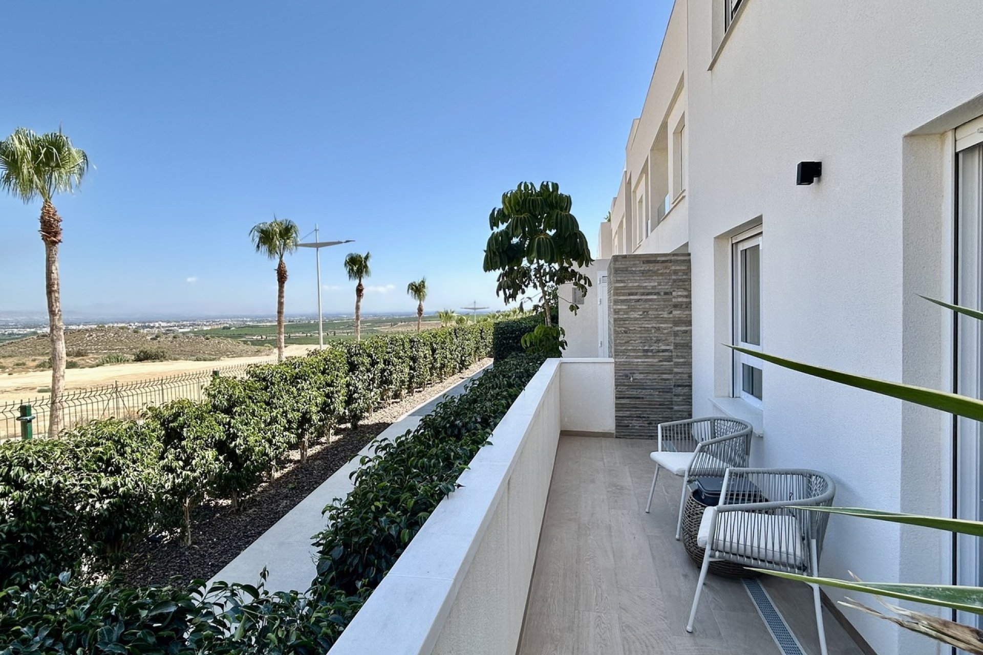 Piso en planta baja en La Finca Golf con jardín privado