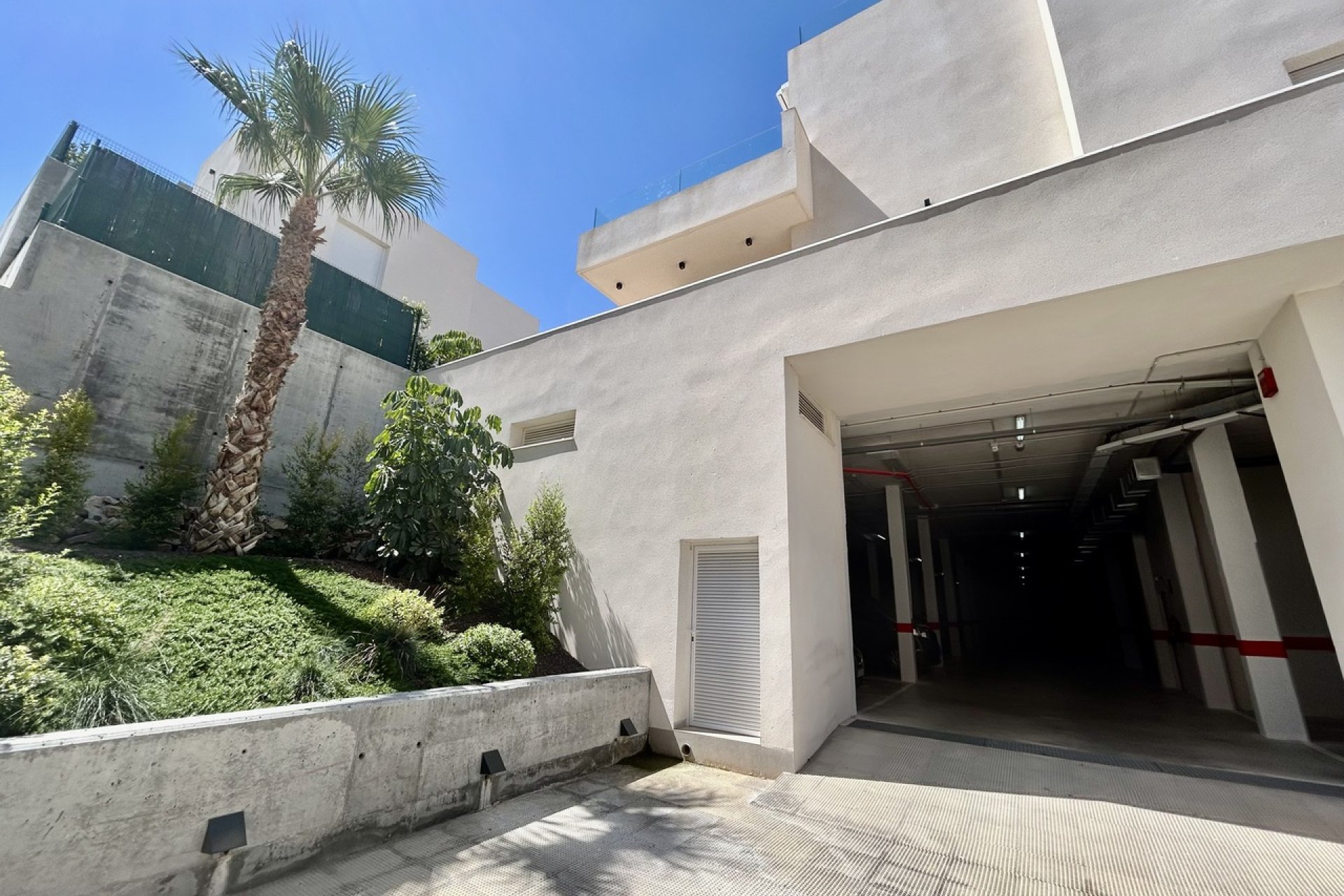 Piso en planta baja en La Finca Golf con jardín privado