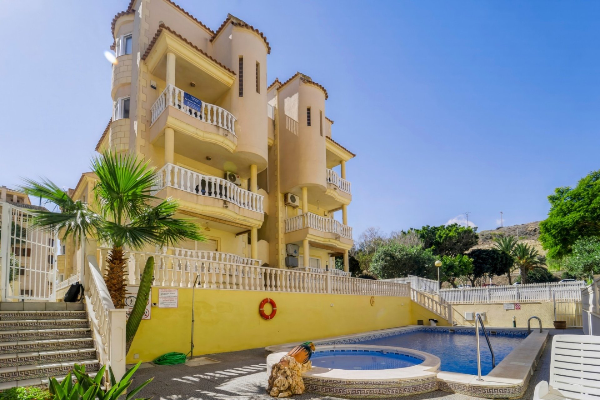 Piso en venta en Guardamar del Segura con piscina