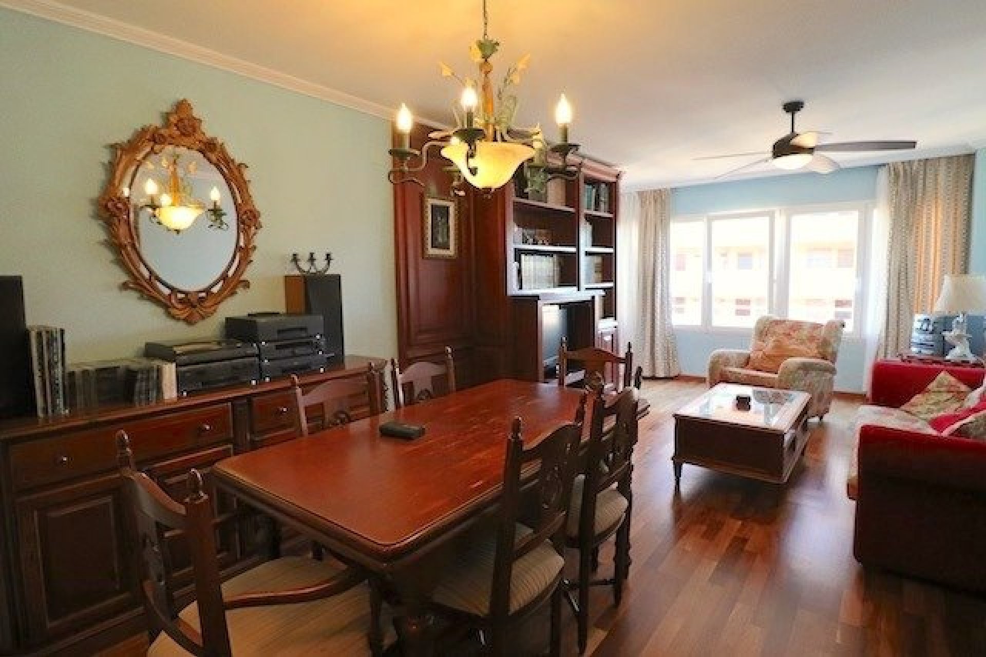 Piso reformado con vistas al mar, 3 dormitorios, piscina en Benidorm